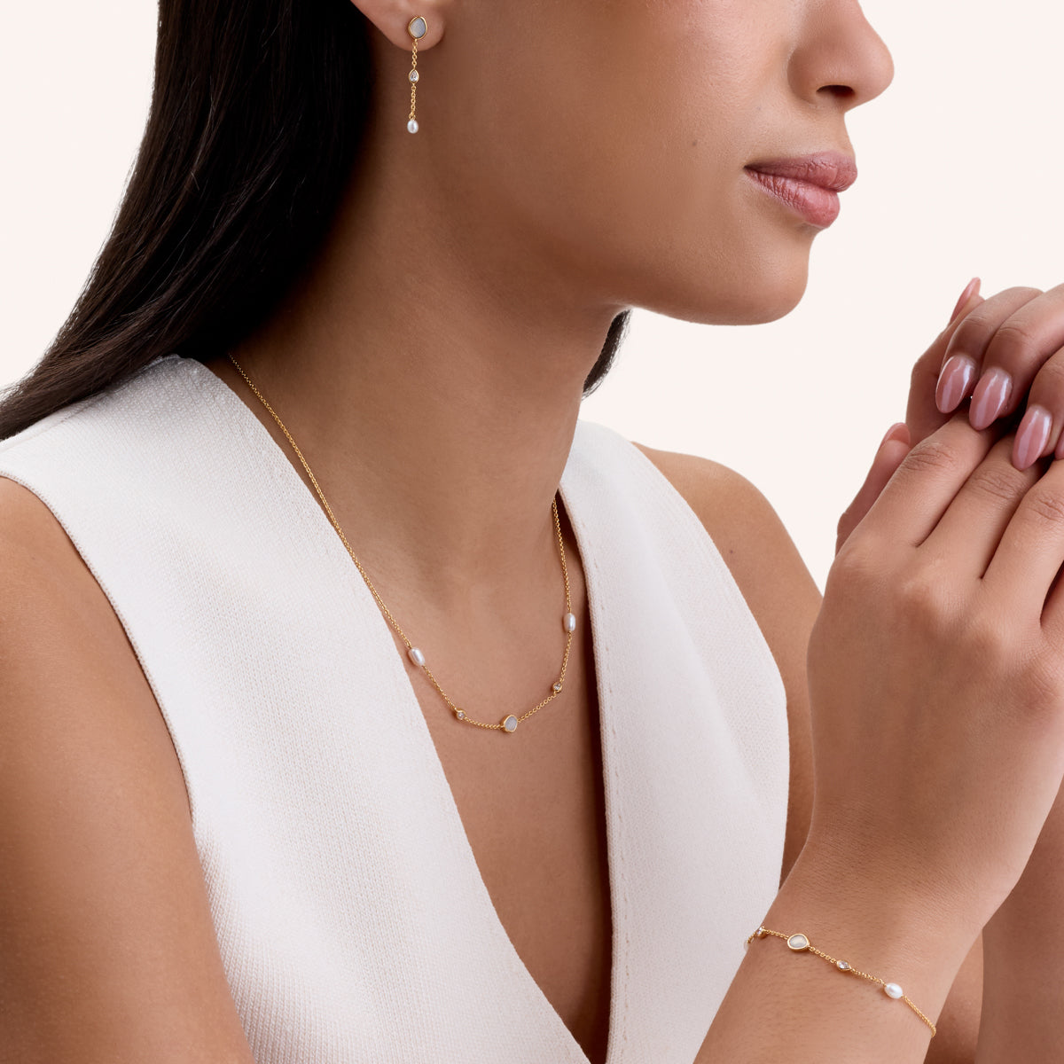 Modern Elegance Quartz & Pearl Necklace & Earrings Set (Gold)