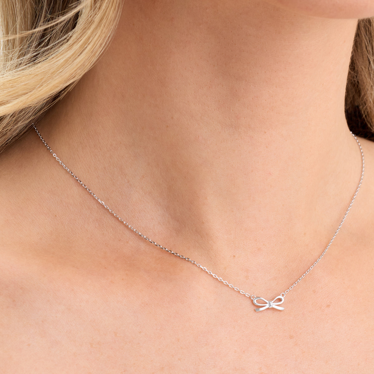 Fine Bow Necklace (Silver)