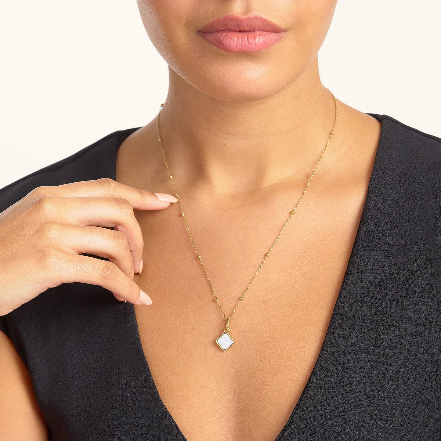 Mother of Pearl Clover Necklace (Gold)