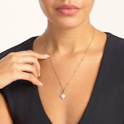 Mother of Pearl Clover Necklace (Gold)