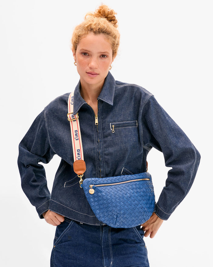Adjustable Crossbody Strap on Grande Fanny