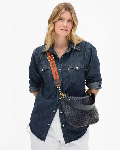 Adjustable Crossbody Strap on Moyen Messenger