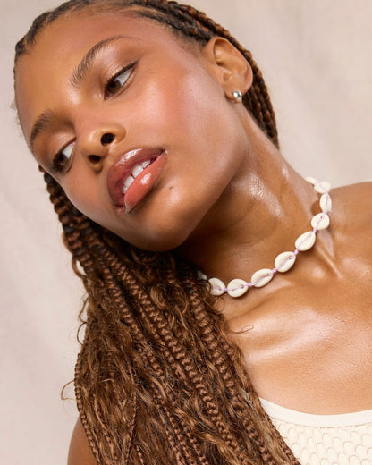 Rel Glossy Lip Oil on mdoel