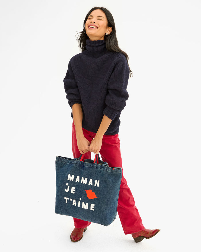 Sandra holding EMC Jumbo Tote