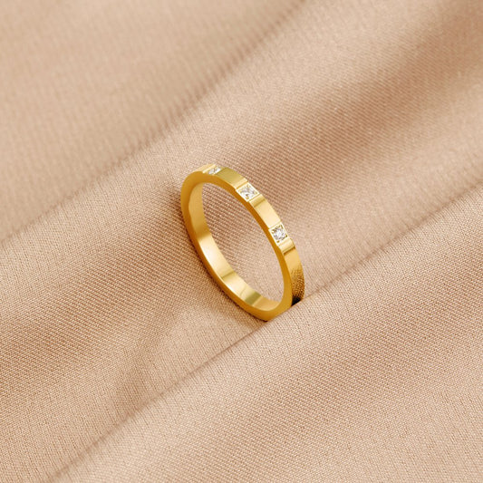 Lucia Crystal Ring